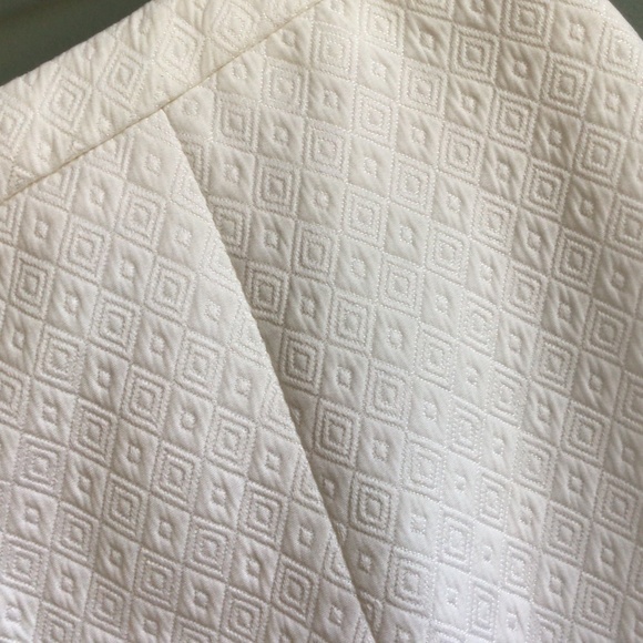 NWOT Lined cream coloured skirt, sz 10, 20”long & wide at bottom, flat waist 16” - Picture 5 of 15